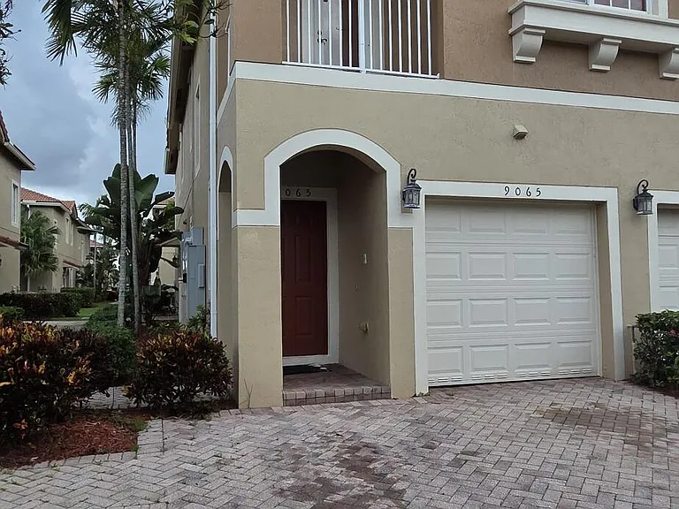 9065 Plymouth Pl — Photo 4