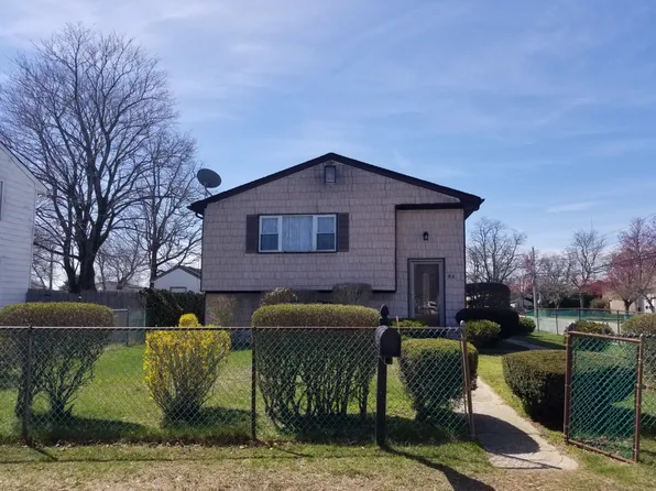 84 Schleigel Blvd, Amityville, NY 11701