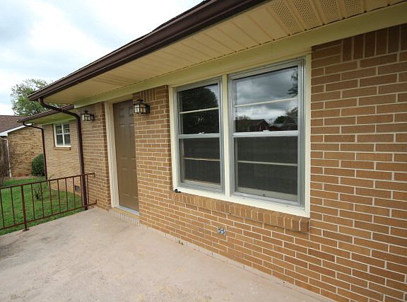 2nd image of 822 Glenrose Ave