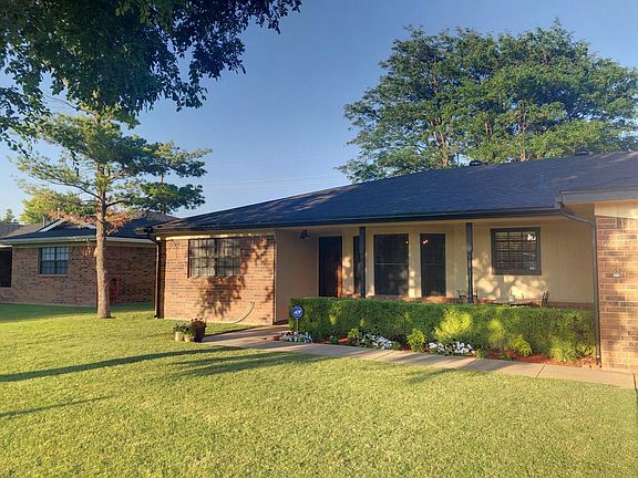 3rd image of 609 Melinda Ln