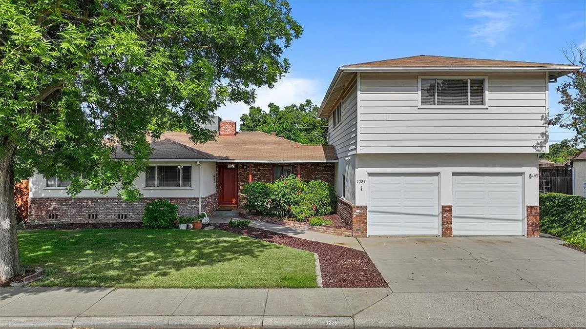 1225 College Ave photo 1