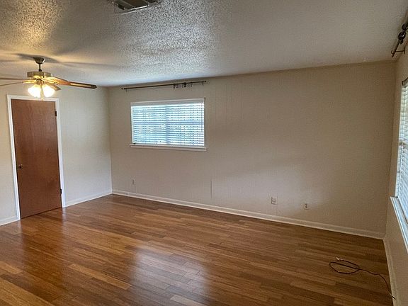 3rd image of 1017 Sawyer St