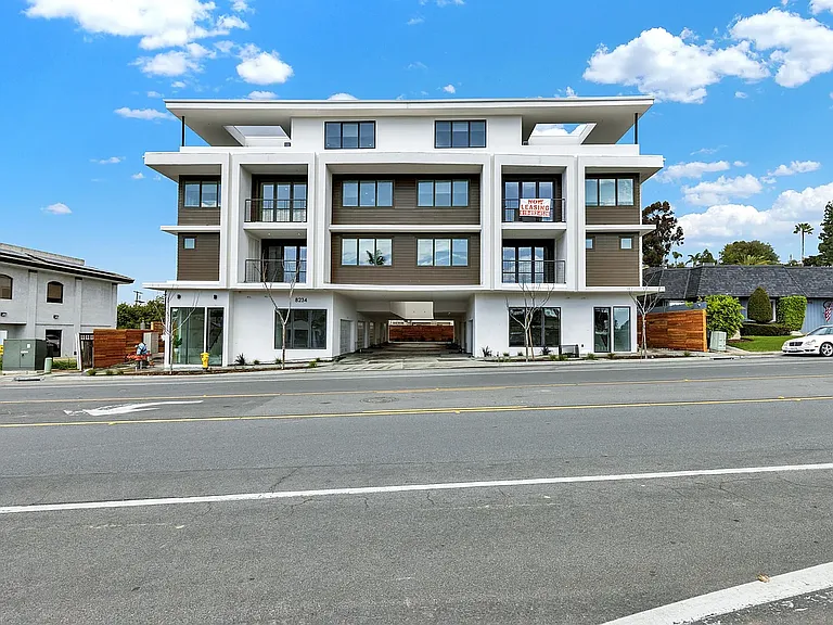 University Row Homes — Photo 4