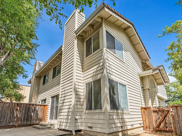 19723 Redwood Rd — Photo 41