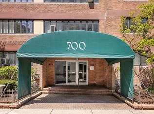 700 W Bittersweet Pl APT 307, Chicago, IL 60613