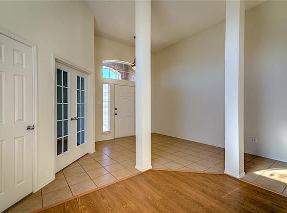 3rd image of 1614 Meadowlark Ln