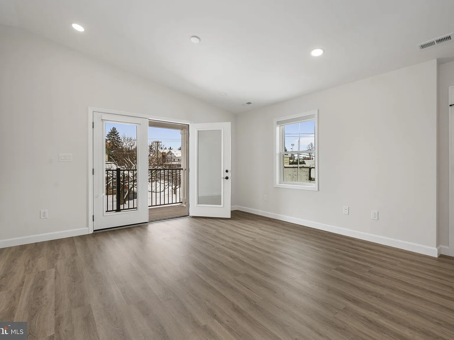 2 bed, 1.0 bath, $2,200 — Photo 4