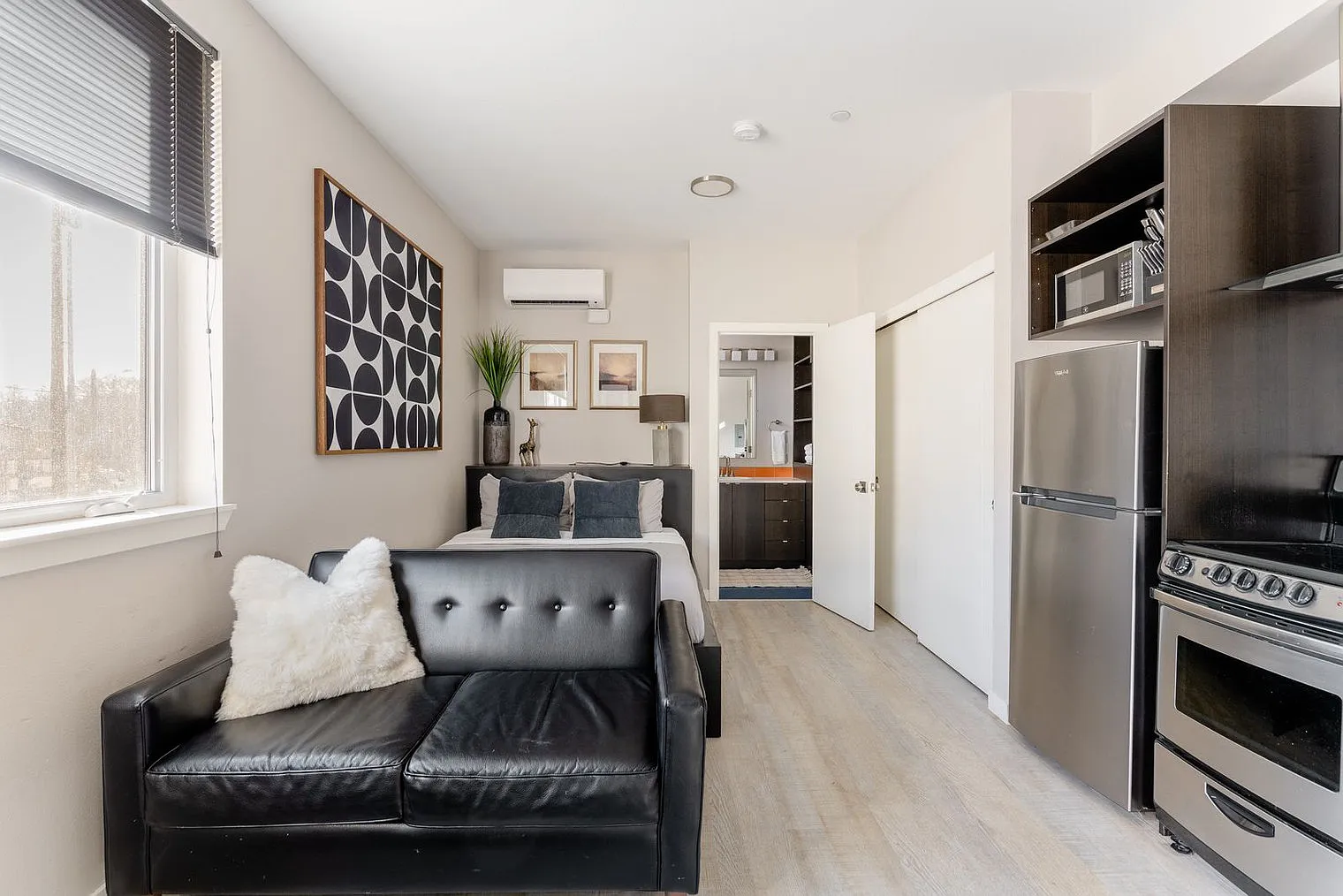 Studio, 1.0 bath, 279 sqft, $2,056 — Photo 3