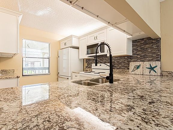 4th image of 9275 Lake Park Dr APT 204
