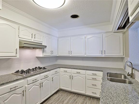 5th image of 1323 N Willis St