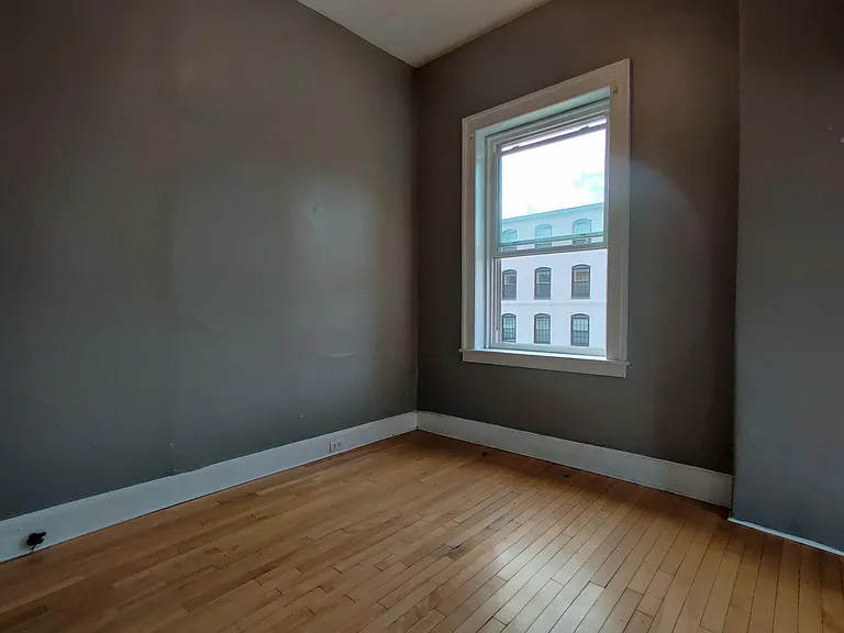 111 College St #4C — Photo 3
