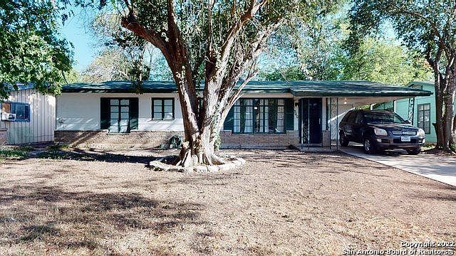 1st image of 340 Leonidas Dr