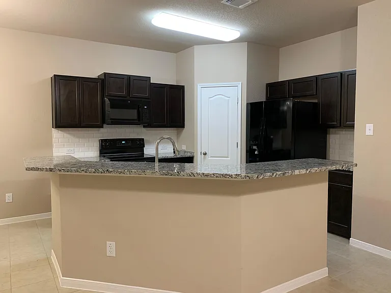 2406 Petersburg Ln — Photo 13