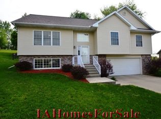 1409 Jackson Woods Ct NW, Cedar Rapids, IA 52405