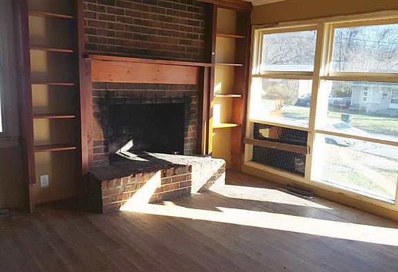5th image of 2212 Bertie St