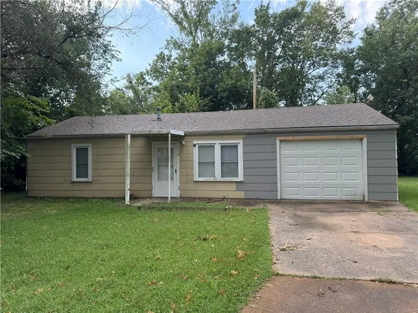 1110 SW Circle Dr, Parsons, KS 67357