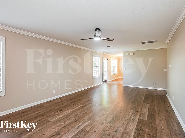 1302 Marcy Ct — Photo 5
