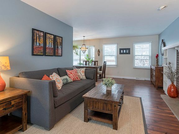 3rd image of 3162 Thorncrest Dr SE