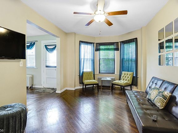3rd image of 54 Eaton Pl