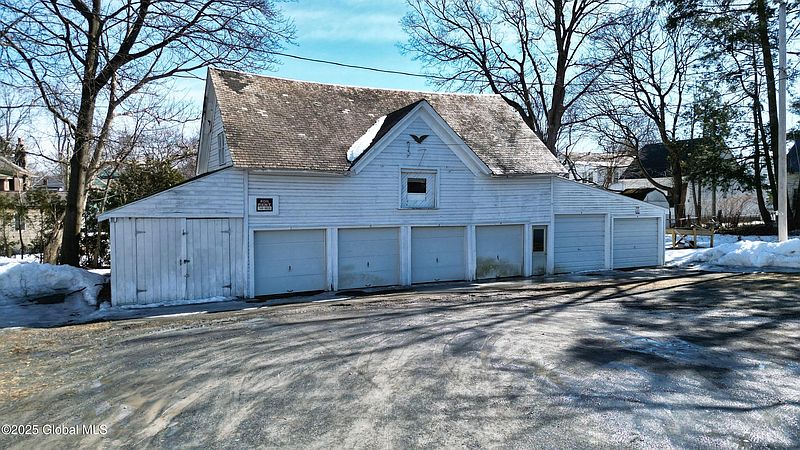 5th image of 236 Main Street