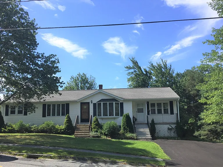 110 Main Blvd — Photo 2