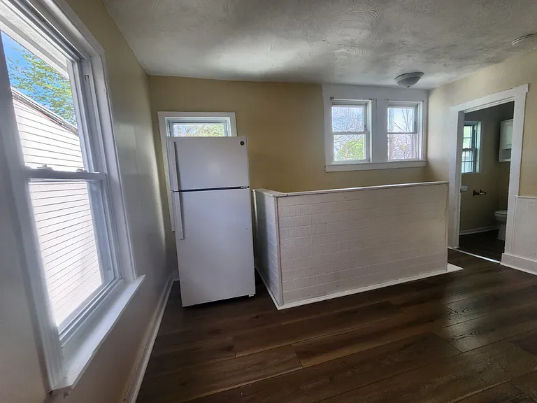 220 Pine St #2 — Photo 4