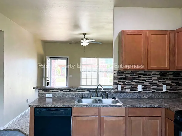 13229 Bridgewater Dr — Photo 8