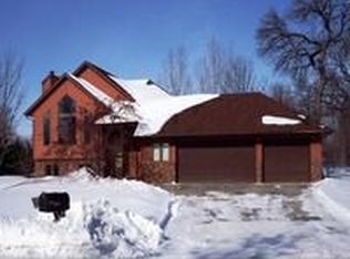6923 Riverdale Dr, Horace, ND 58047