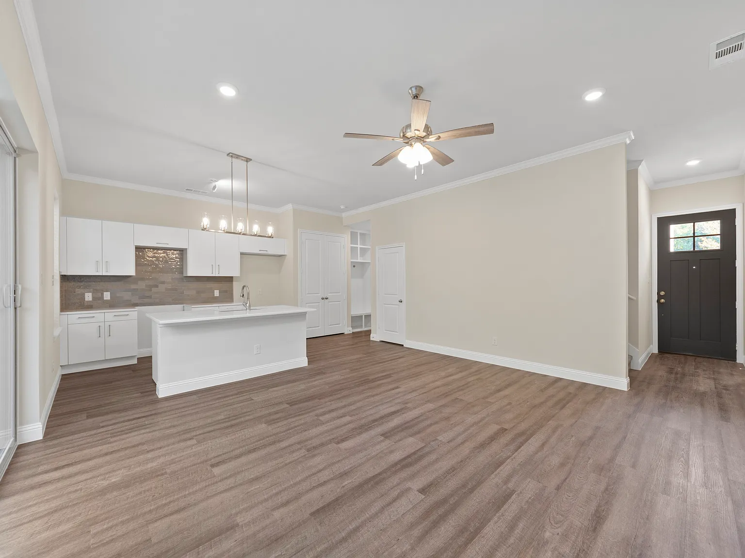 3 bed, 1553 sqft, $2,495 — Photo 4