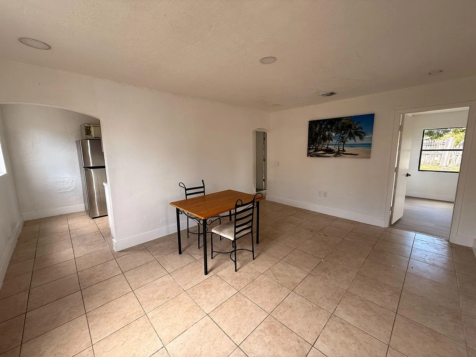 3 bed, 1.0 bath, 1000 sqft, $1,256 — Photo 4