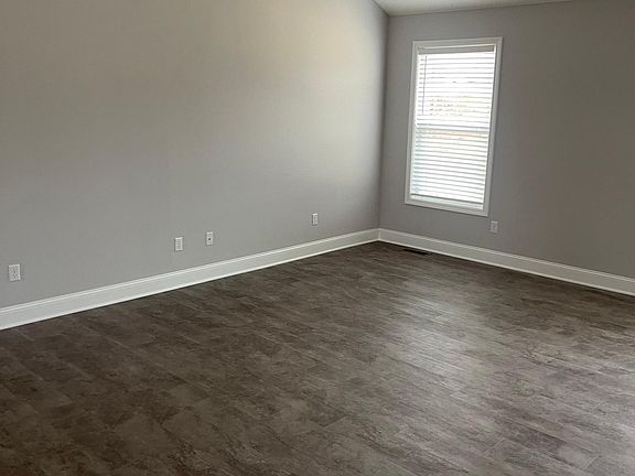 5th image of 557 Labrador Dr