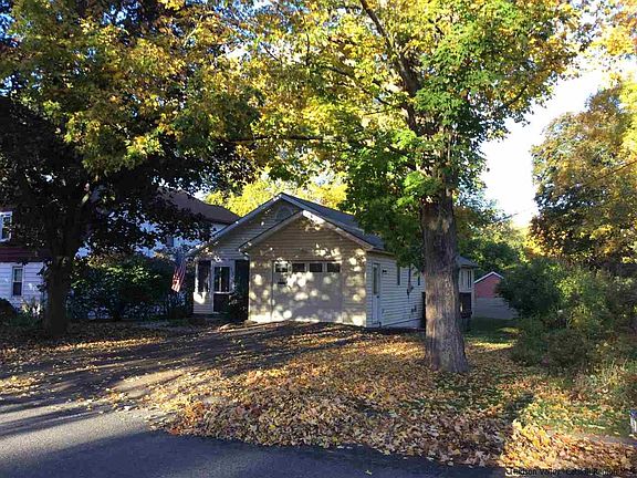 2nd image of 29 N Manheim Blvd