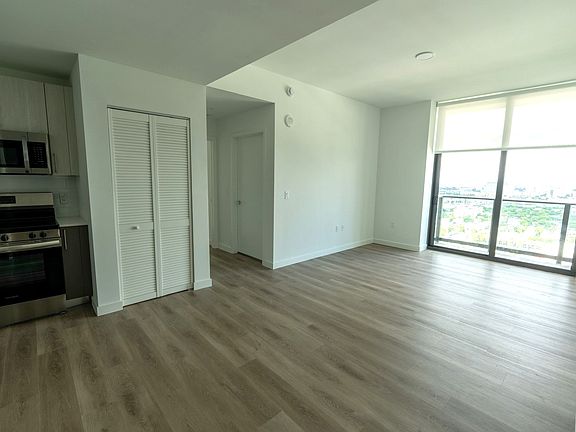 4th image of 1600 NE 1st Ave #1308