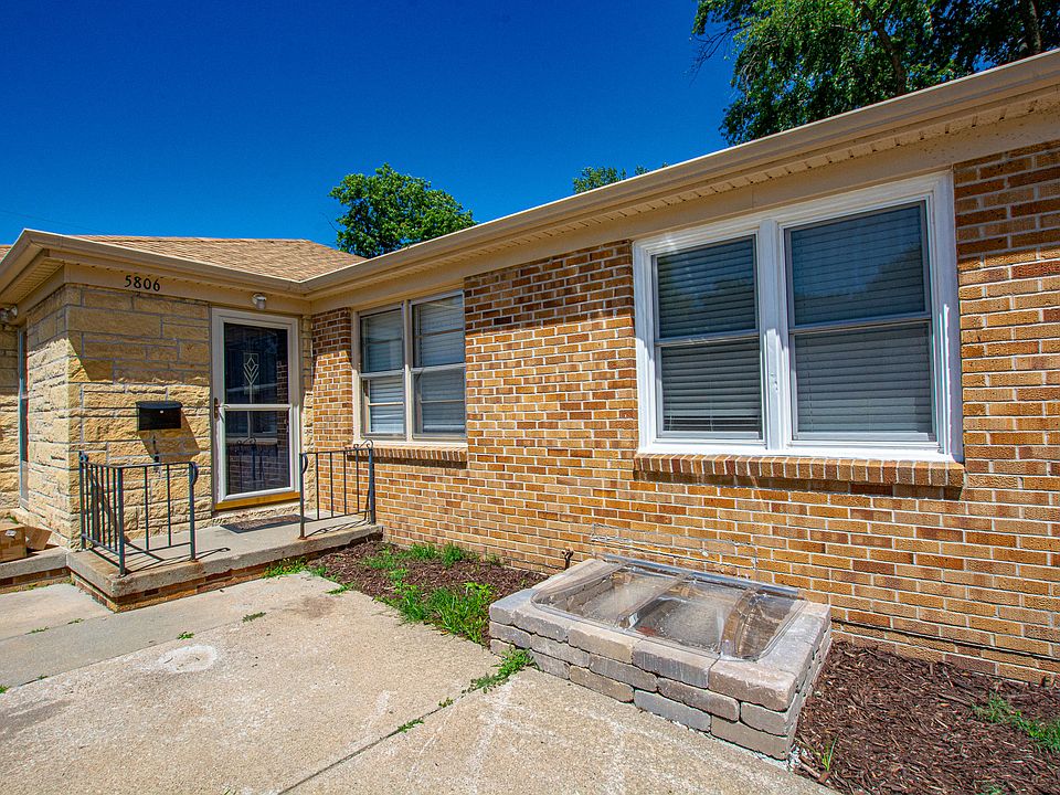 This duplex feels like a single family home as each unit has it's own front entrance and back door.