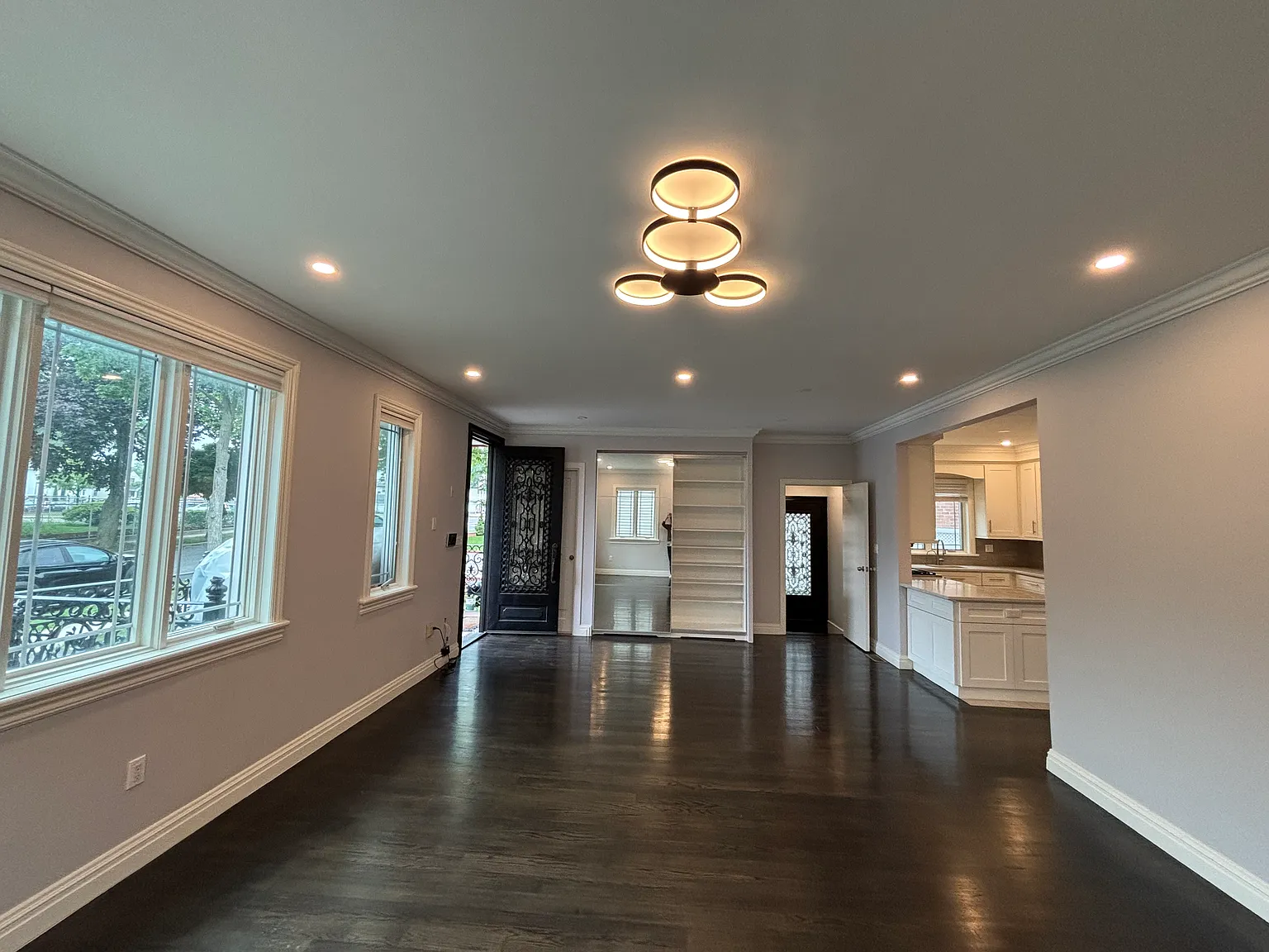 3 bed, 2300 sqft, $4,600 — Photo 3