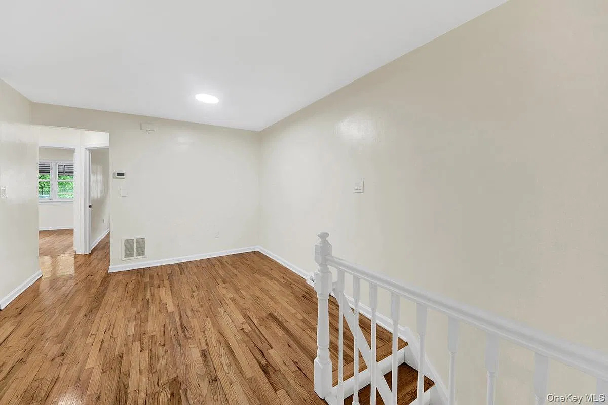 3 bed, 1.0 bath, 2695 sqft, $3,400 — Photo 1