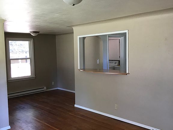 4th image of 705 E Washington Ave