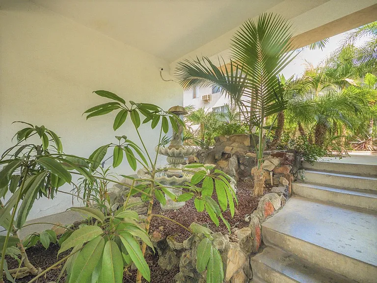 334 S. Hobart Blvd — Photo 31
