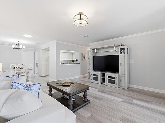 5th image of 9204 Golf View Dr