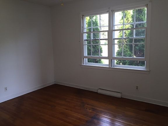 4th image of 50 Nightengale Ave