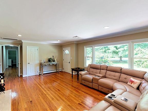 3rd image of 514 Forestdale Dr