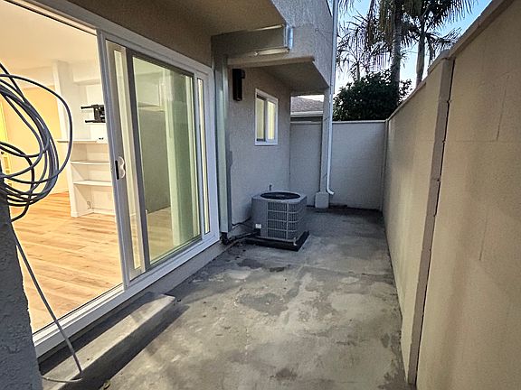 4th image of 1728 Santa Ana Ave #B