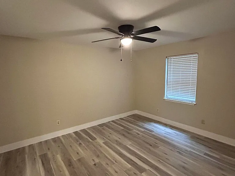 572 Highland Dr SW #8 — Photo 3