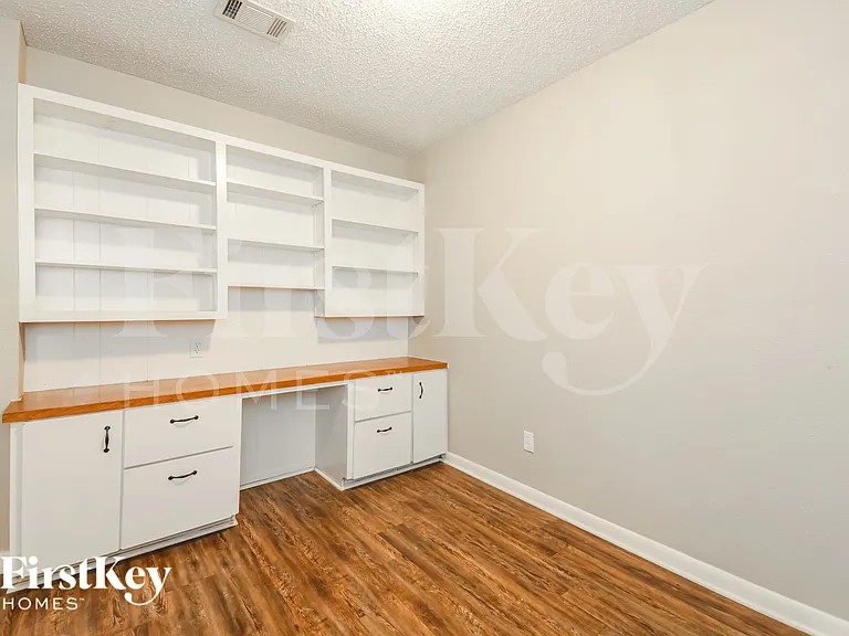 2813 Silvermeadow Ln — Photo 9