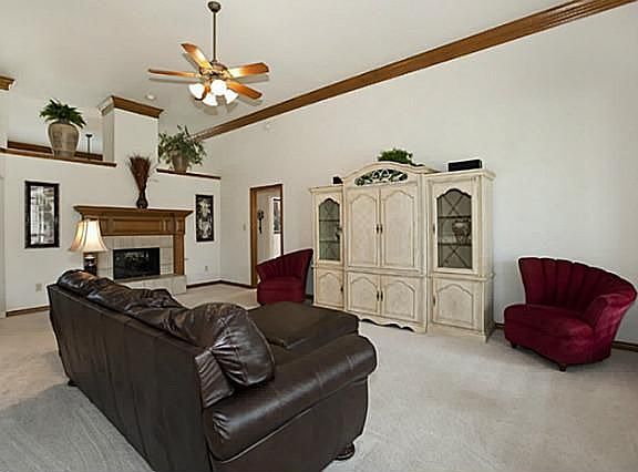 4th image of 842 Canterbury Dr