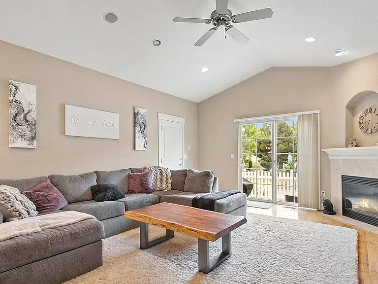 1162 Village Cir — Photo 10