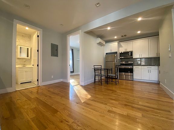 5th image of 11-05 36th Ave #2R