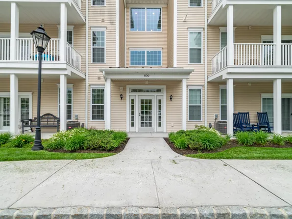 802 Center Meadow Lane #802, Danbury, CT 06810