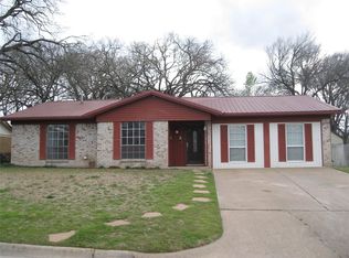 1016 Gladstone Ave, Azle, TX 76020