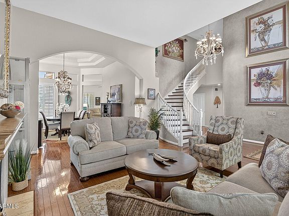 2nd image of 481 W ELMWOOD Place